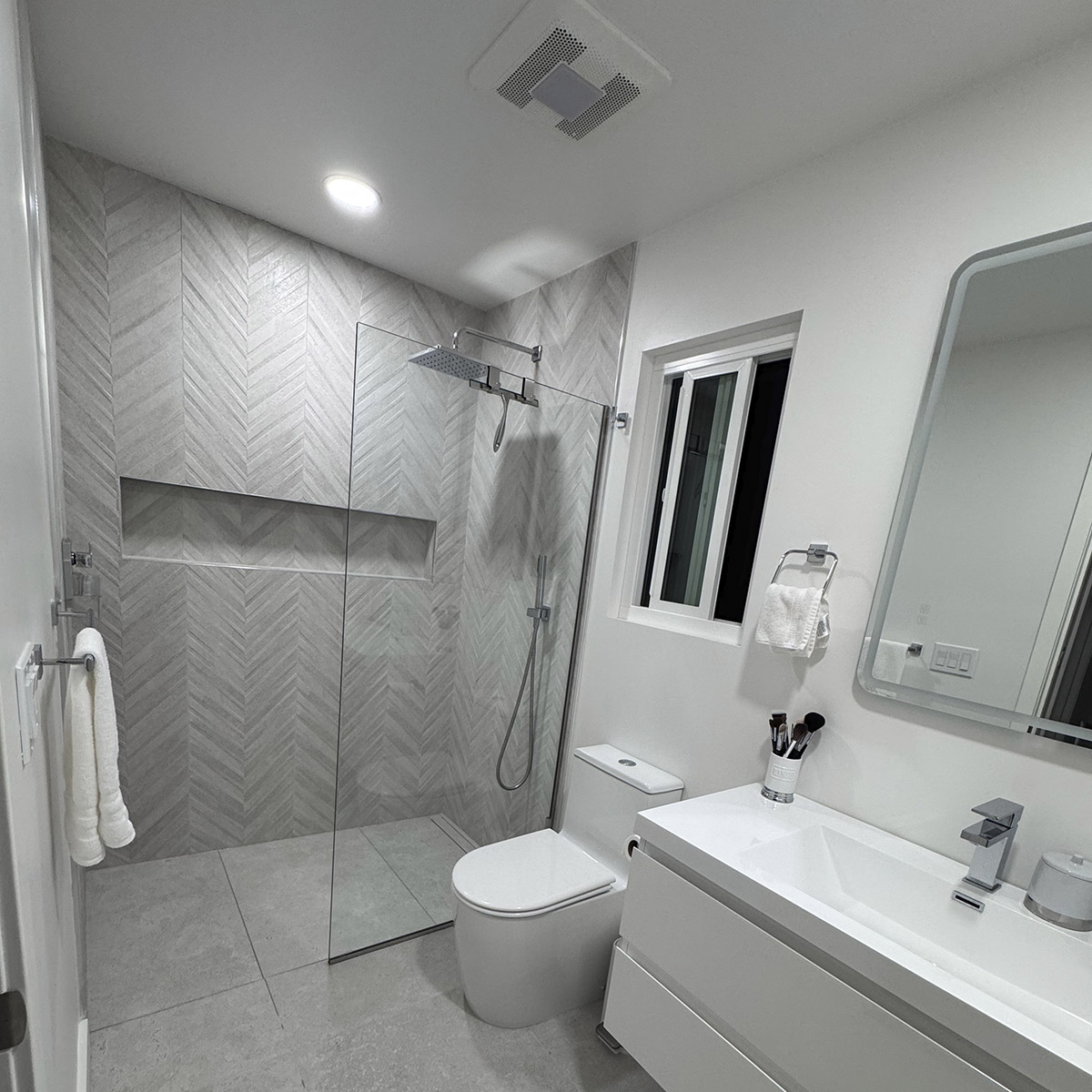 Frameless Precision & Textured Surfaces