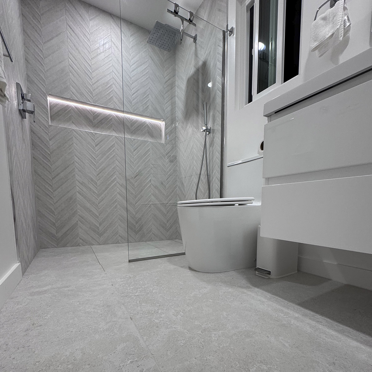 Frameless Precision & Textured Surfaces